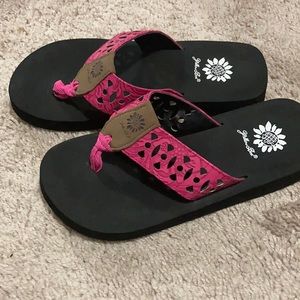 Yellow box Hot pink flip flops size 6